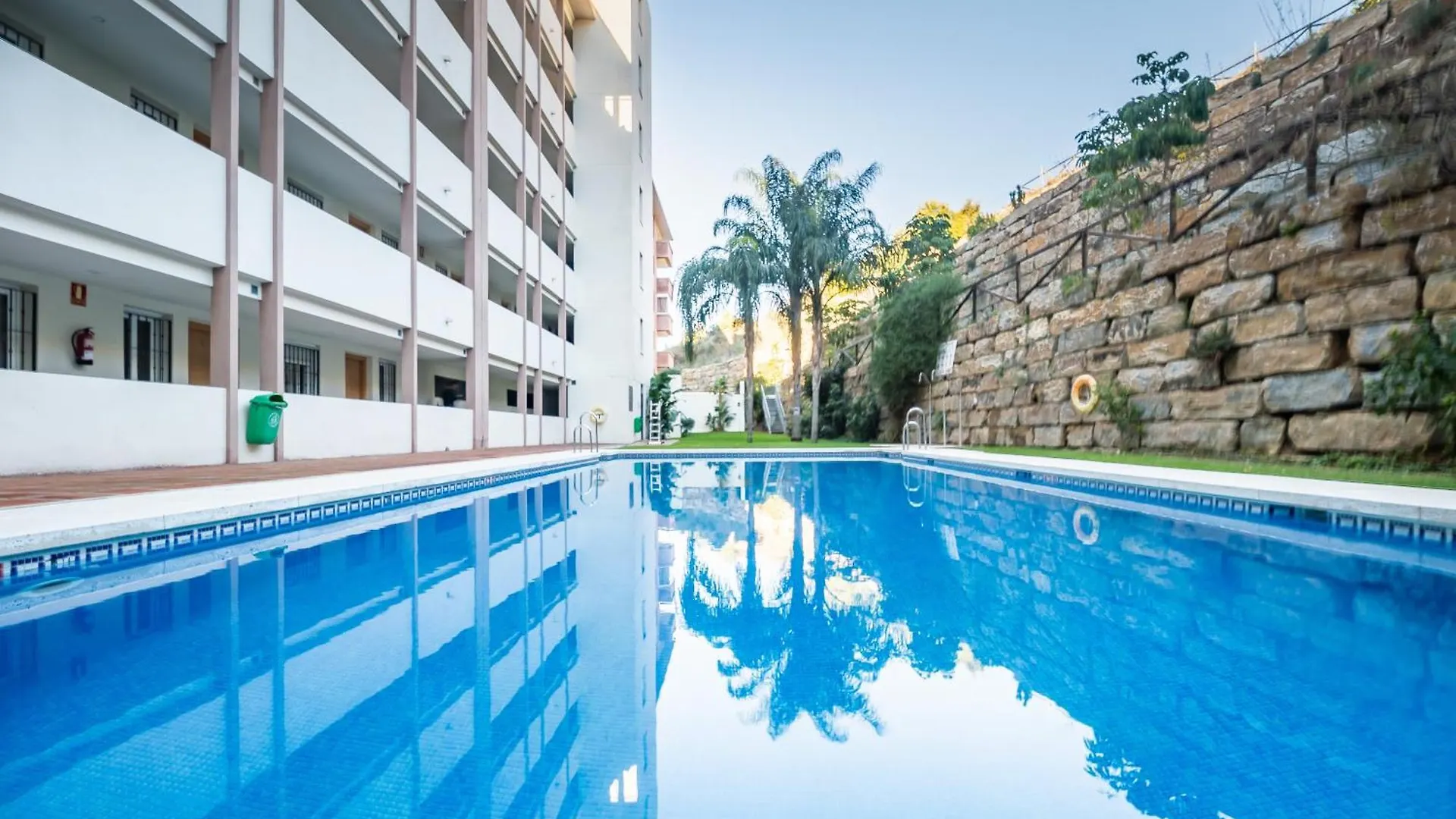 Apartamento Con Amplia Terraza En Fuengirola 0*,  Spain